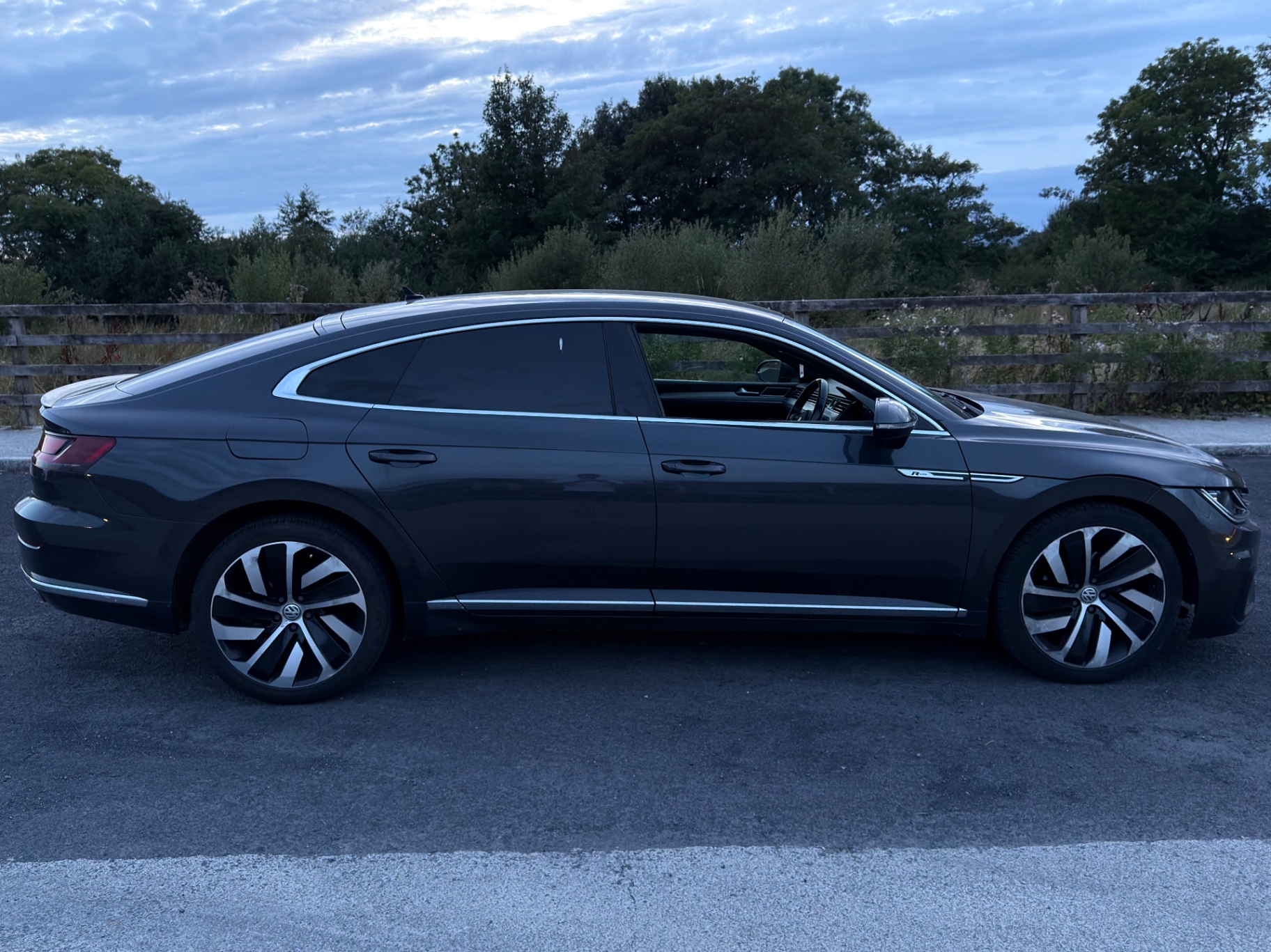 Volkswagen Arteon 2.0 TDI R-Line thumbnail 4